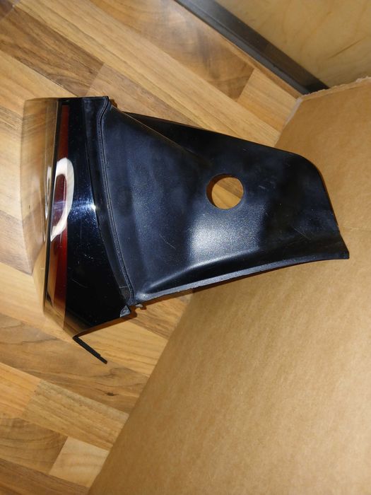 lampa prawa tył tylna w błotnik Tesla 3 Y