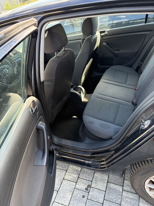 Golf 5 1.6 MPI  2004r.