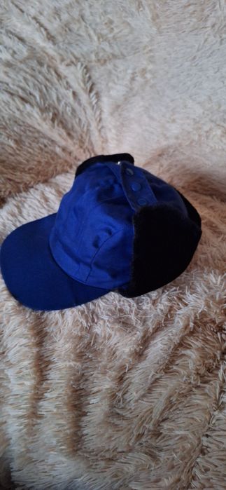 Czapka ocieplana z daszkiem