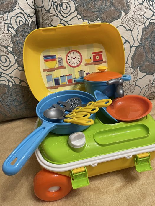 Кухні з набаром посуду іграшковий набір