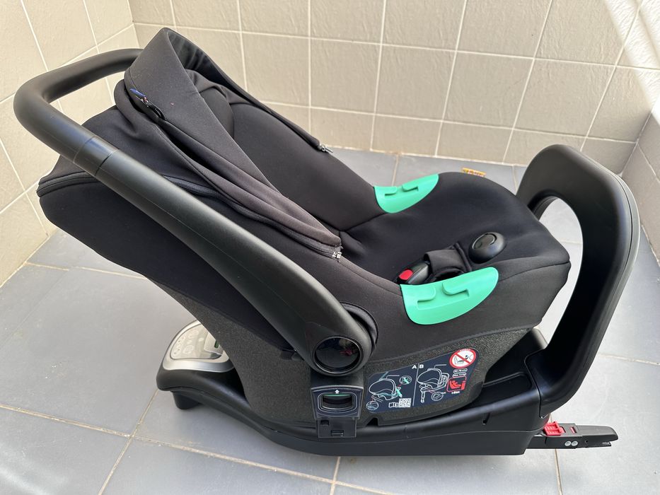 Duo Chicco carrinho de passeio, ovo e sistema de ISOFIX