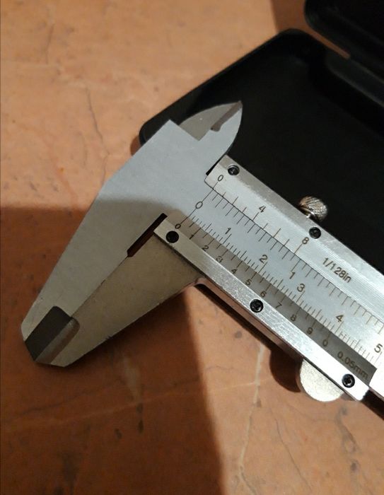 Штангенциркуль металлический с глубиномером