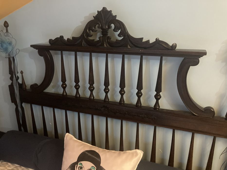 Mobília de quarto antiga com roupeiro 1