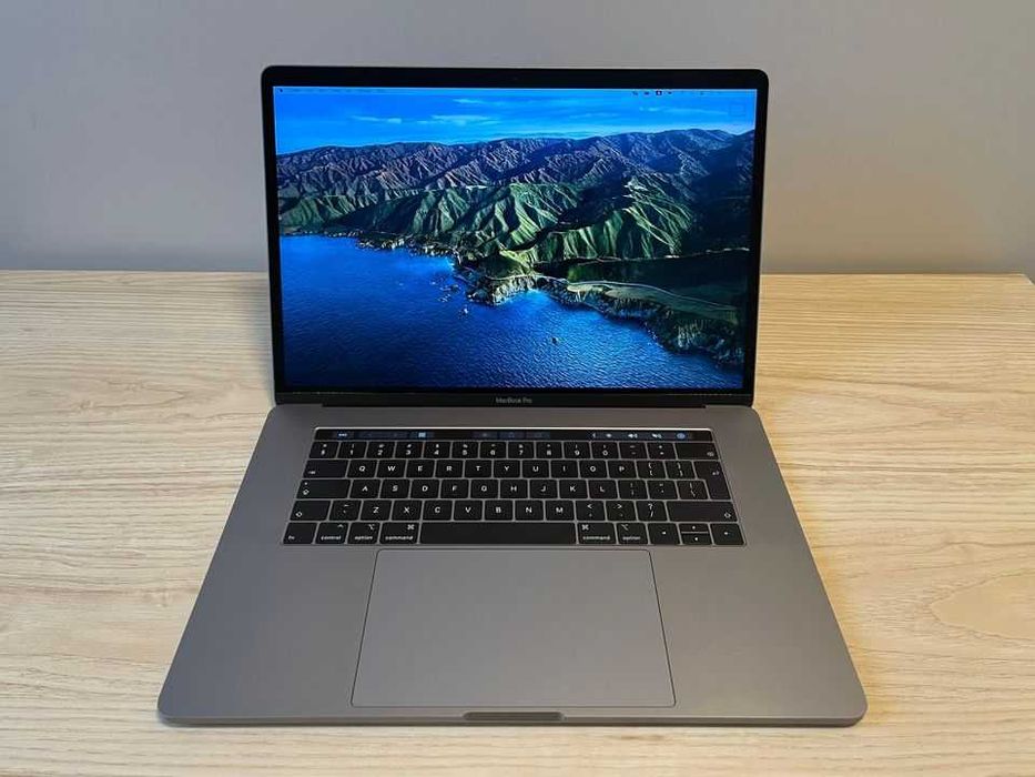 Macbook Pro 15,4 inch (2018), i7, 512GB SSD, Radeon Pro 560X
