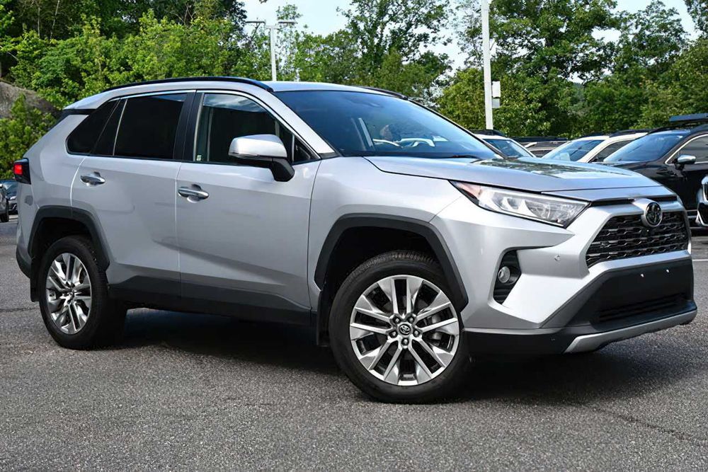 Toyota RAV4 Limited Gasoline      2019