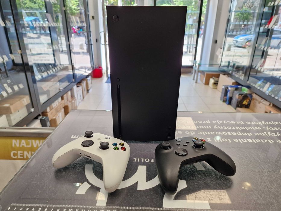 Xbox Series X 1TB + 2 pady / Grade A- / Gwarancja 12 miesięcy