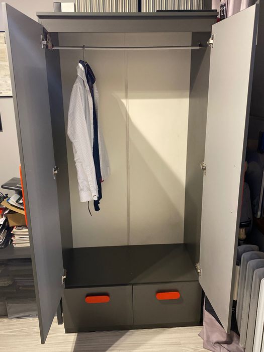 Nowoczesna szafa dwudrzwiowa z szufladami – idealny stan