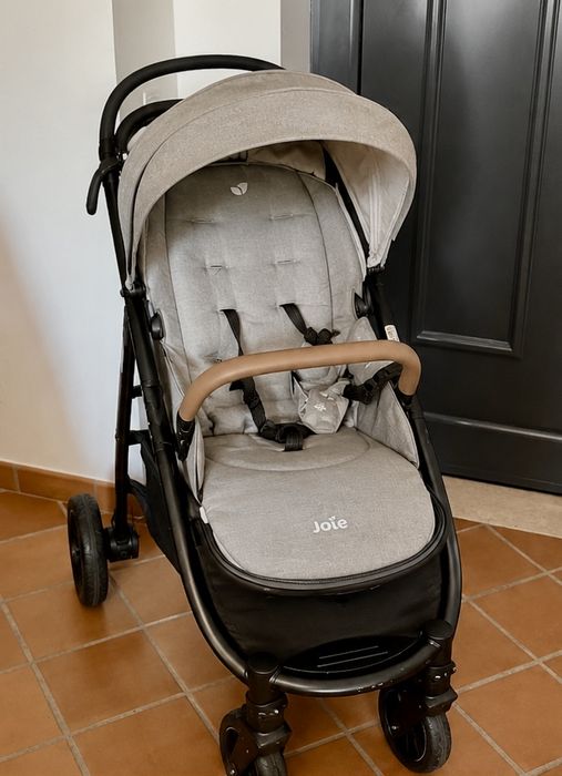 Joie Versatrax Pebble – carrinho reversível + adaptadores para ovo