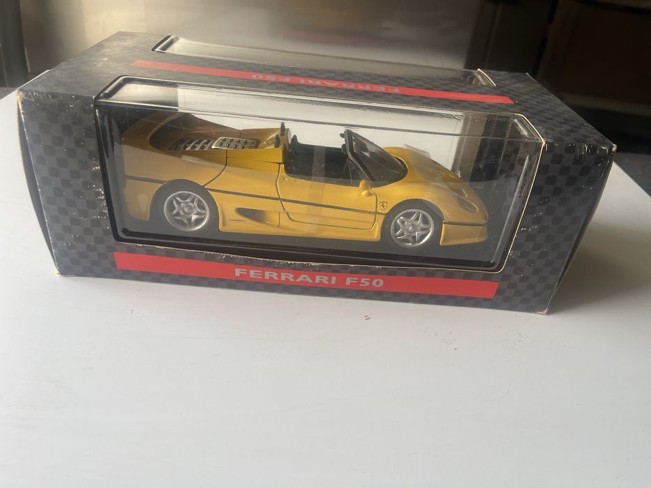 Miniatura Ferrari F 50 escala 1/18.
