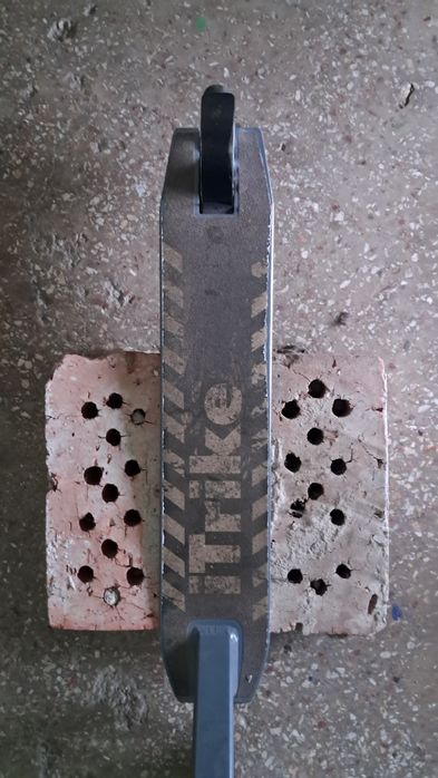 Прожам трюковий самокат