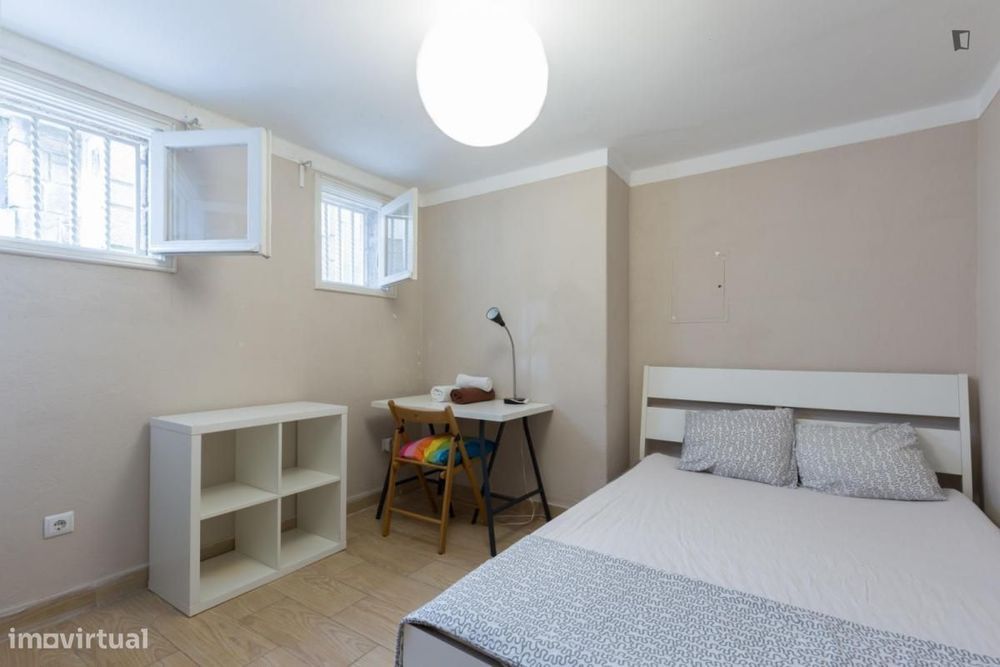Quarto - localizado em Paranhos Porto