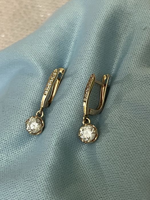 Сережки-підвіски з червоного золота із фіанітами