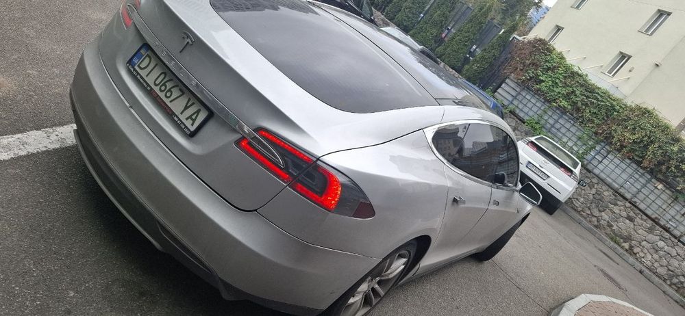 Тесла 2012 рік модель S, 85p