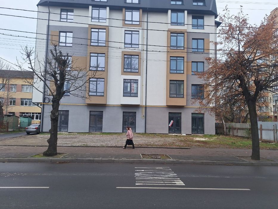 Комерційне приміщення в новоб. вул.Вовчинецька (початок) пл.120 кв.м ,