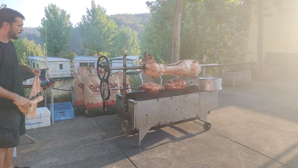 Porco no espeto Gaia