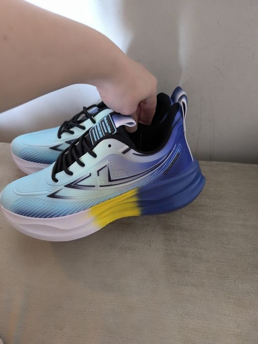 Кросівки кроссовки красовки