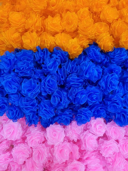 Różyczki wyrobowe z organzy, dodatek krawiecki