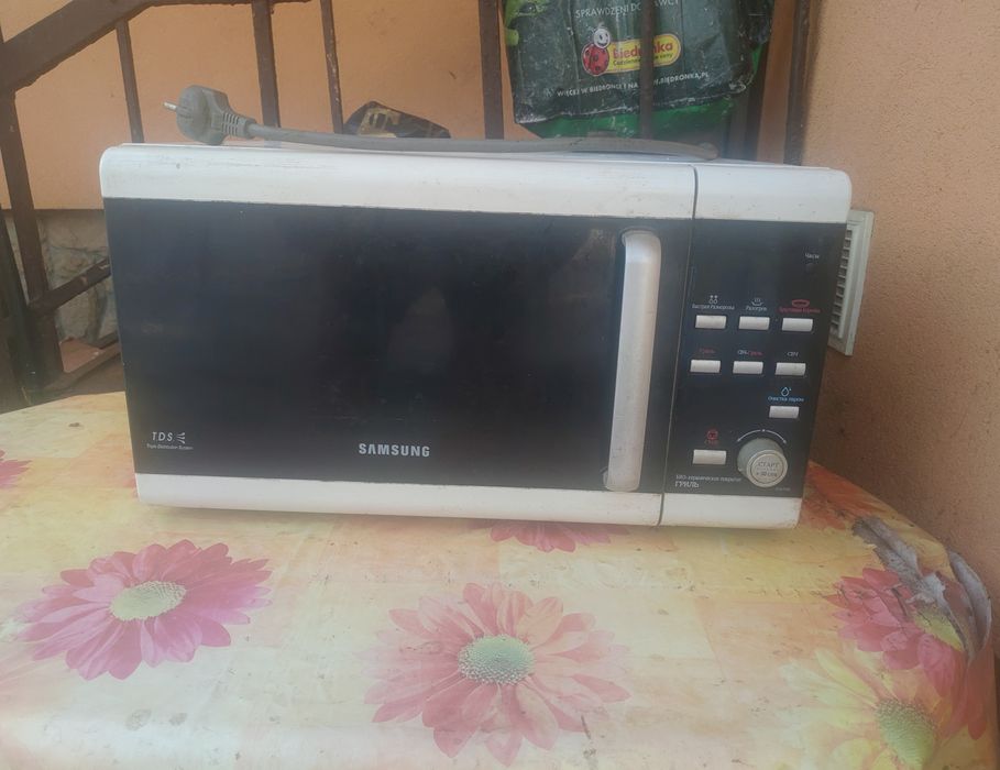 Мікрохвильова піч "SAMSUNG"
