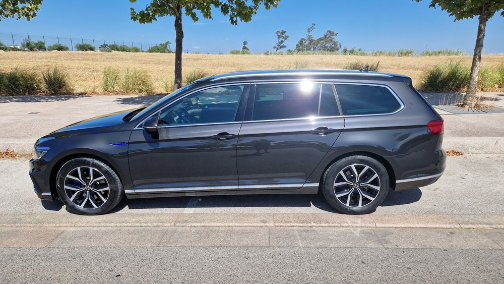 VW Passat Variant PHEV GTE 2021 com 56000km em excelente estado. IVA dedutível.