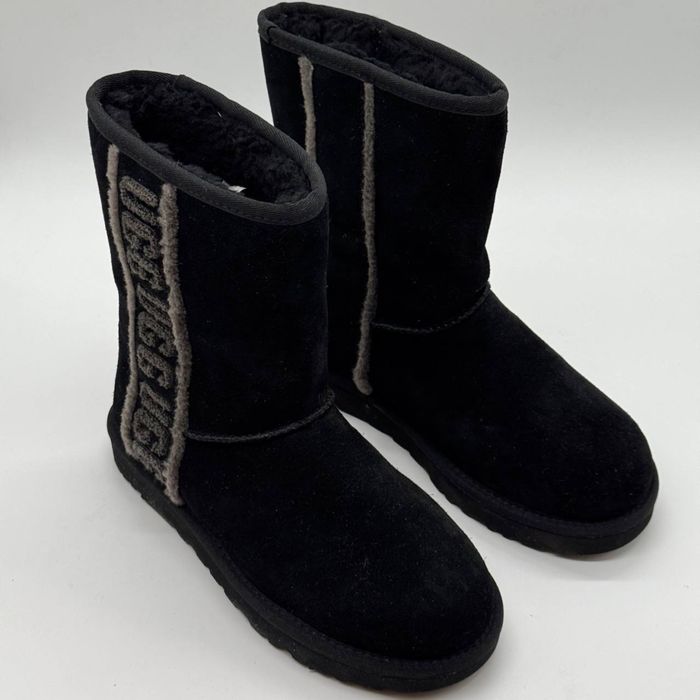 UGG Classic Mini Side Logo