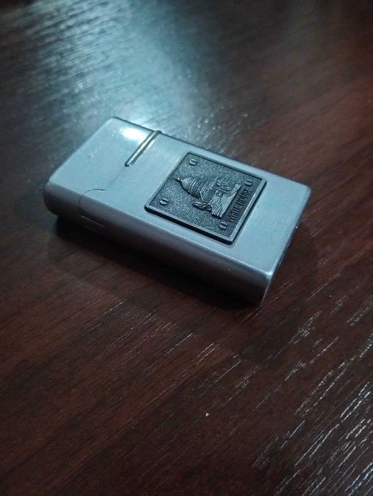 Газовая зажигалка с узором