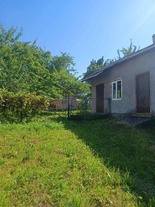 Продам дерев'яний будинок у с. Попелі.