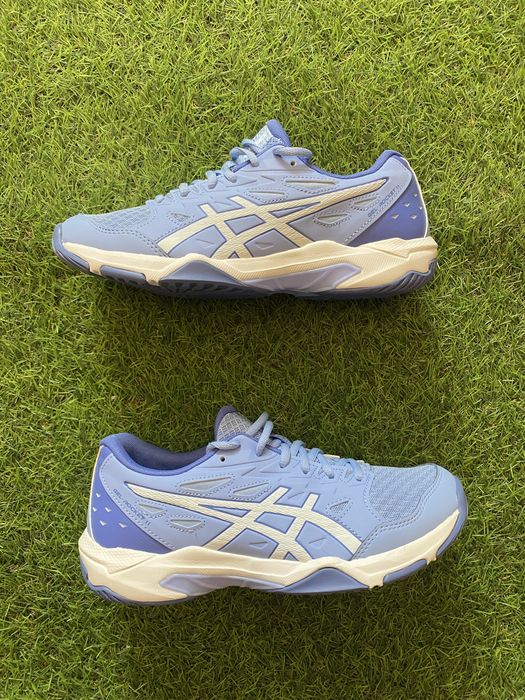 Волейбольні кросівки asics