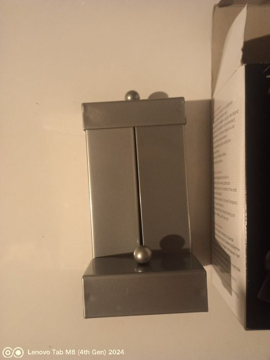 * Podajnik na tampony  *