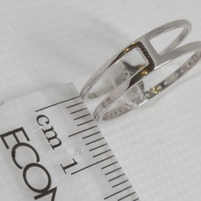 Каблучка з білого золота. Нова. Sovissimo.