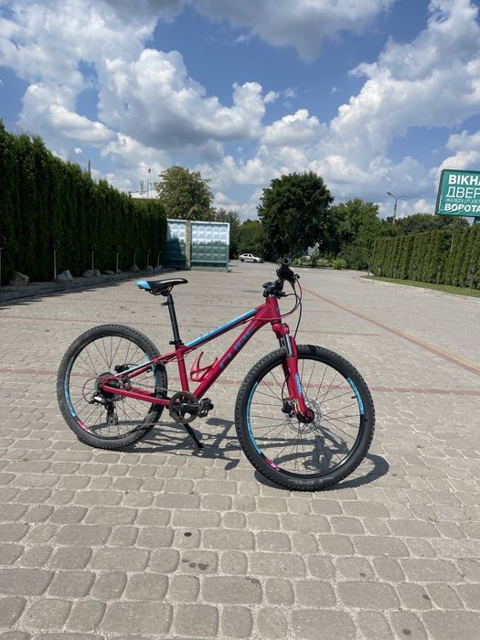 Велосипед Cube 240.