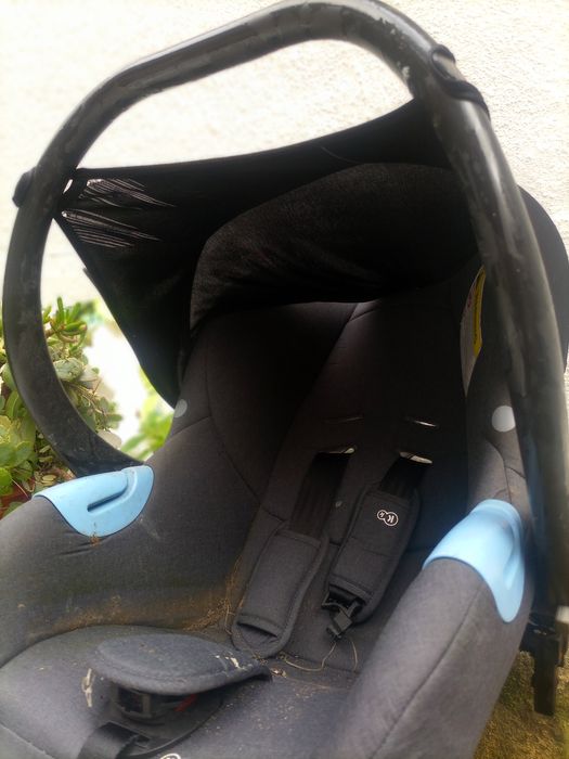 Cadeirinha auto bebe nova 10eur.