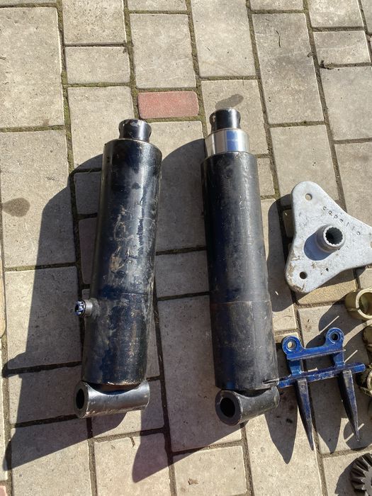 Продам гідравлічні циліндри