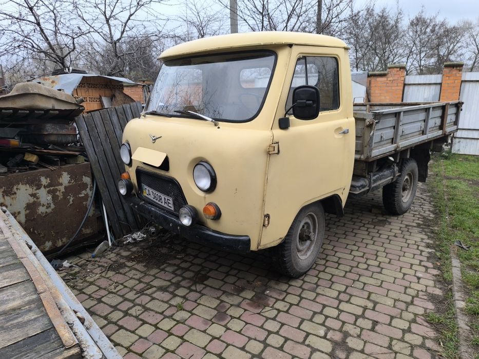 Продам УАЗ бортовой 3303