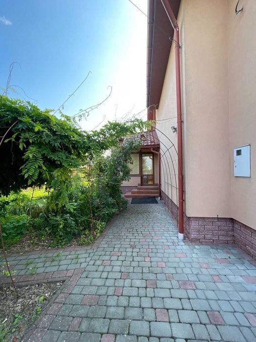 Продається шикарний будинок біля Івано-Франківська!