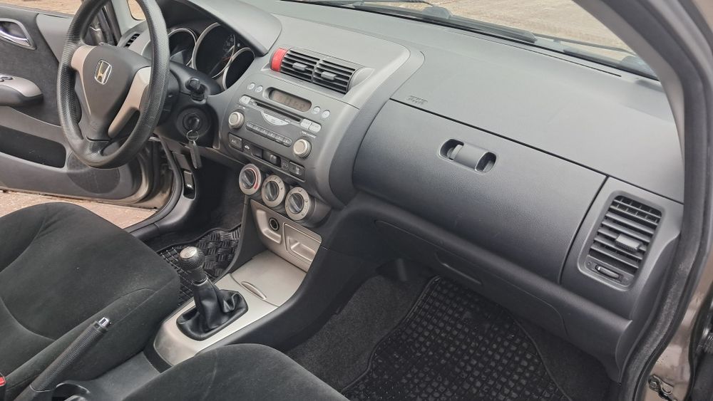 Śliczna Honda.Stan bardzo dobry.Mały przebieg.Polski salon.