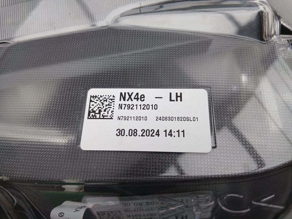 Ótica / farol esquerda HYUNDAI Tucson (NX4E)