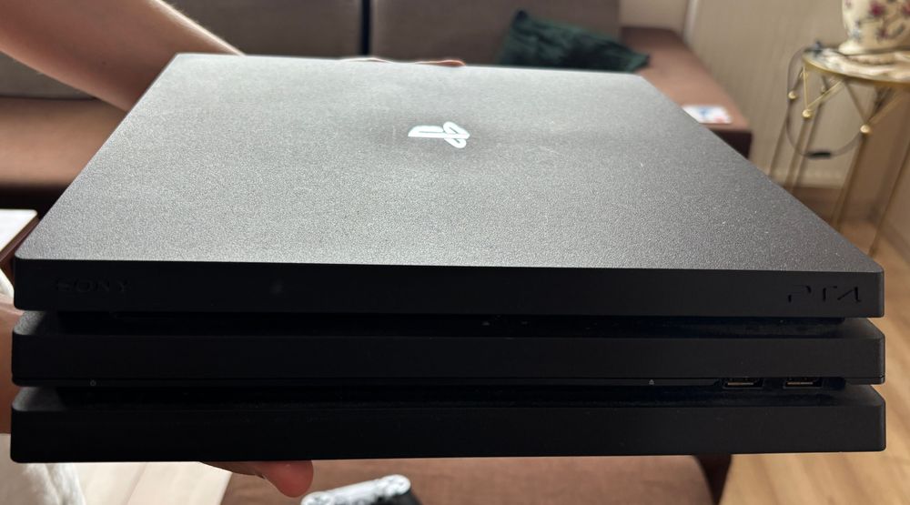 Sony Play Station 4 PRO 800GB+ oryginalny pad