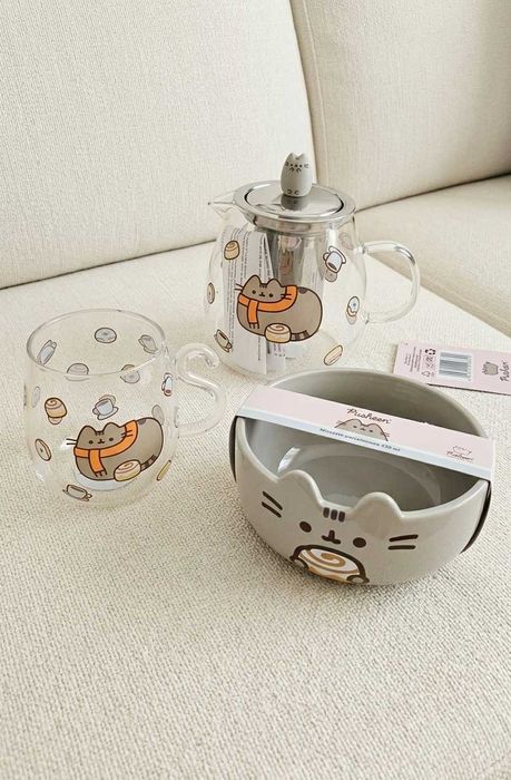 Zestaw Pusheen kubek dzbanek z zaparzaczem miska jesienne cynamonki