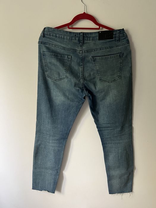 Jeansowe spodnie z postrzępieniami slim fit Top Secret roz. 42 / XL