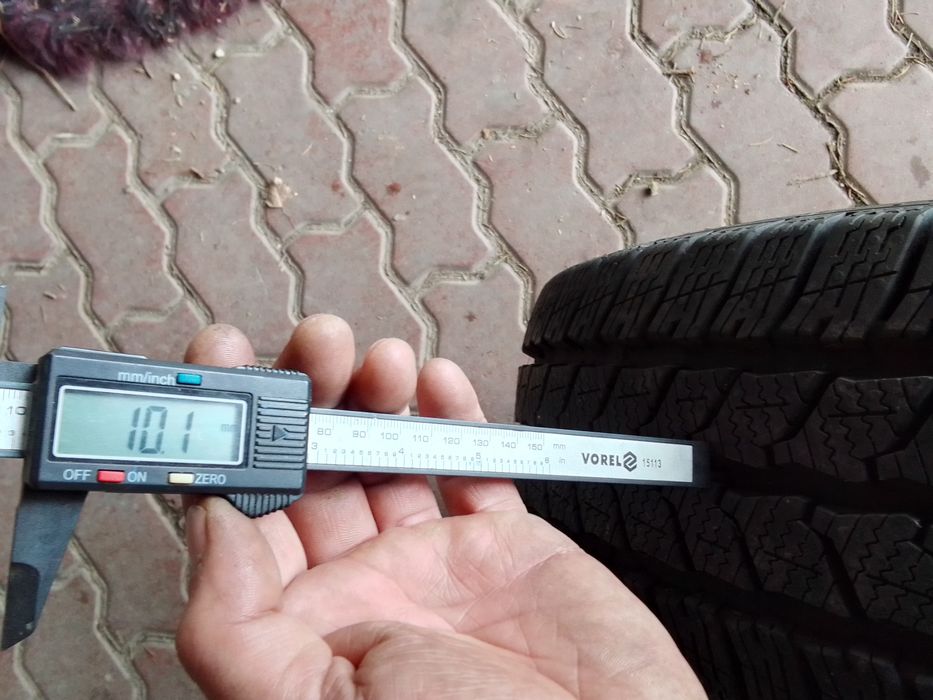 1 Opona zimowa 205/65r16C CONTINENTAL 10mm