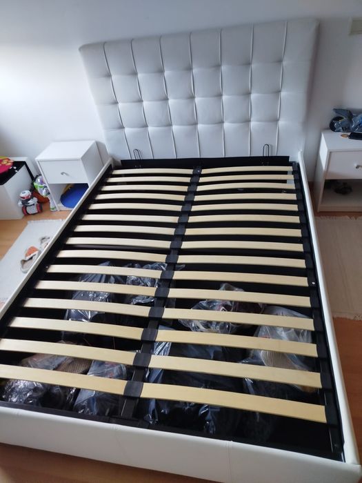 Cama branca sommie+estrado