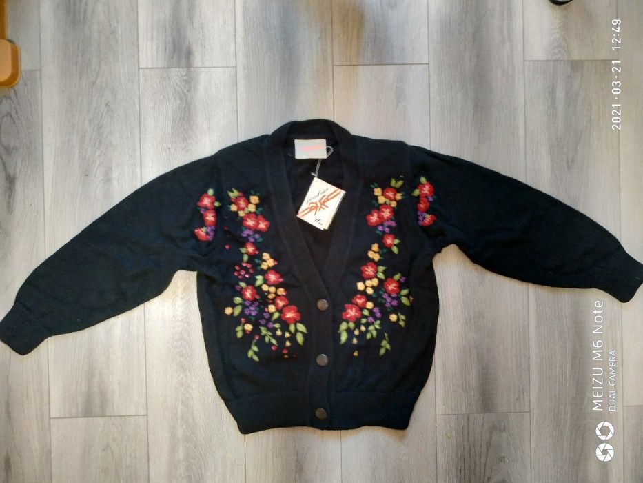 женская теплая кофта (новая)50%lambswool,40%-angora,10 nylon.