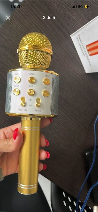Coluna com microfone