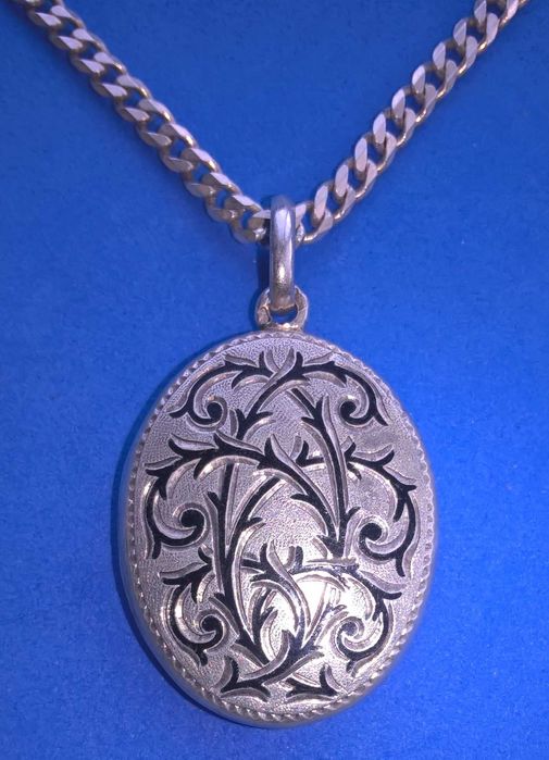 Medalha Porta Retrato Oval Gravada em Prata