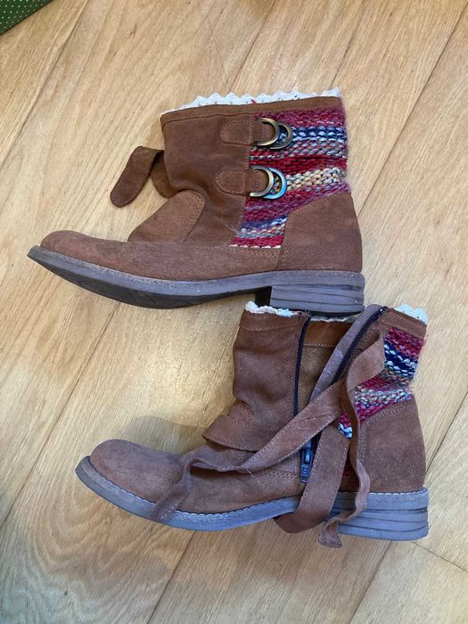 Botas castanhas de mulher