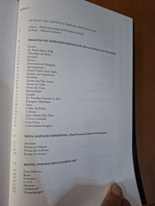 Um Olhar Infinito Poesia Reunida 1° Edição