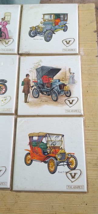 Azulejos alusivos a viaturas