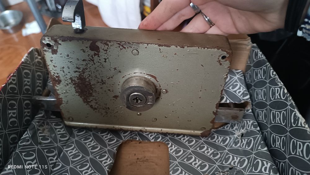 Fechadura de porta com 2 chaves incluídas