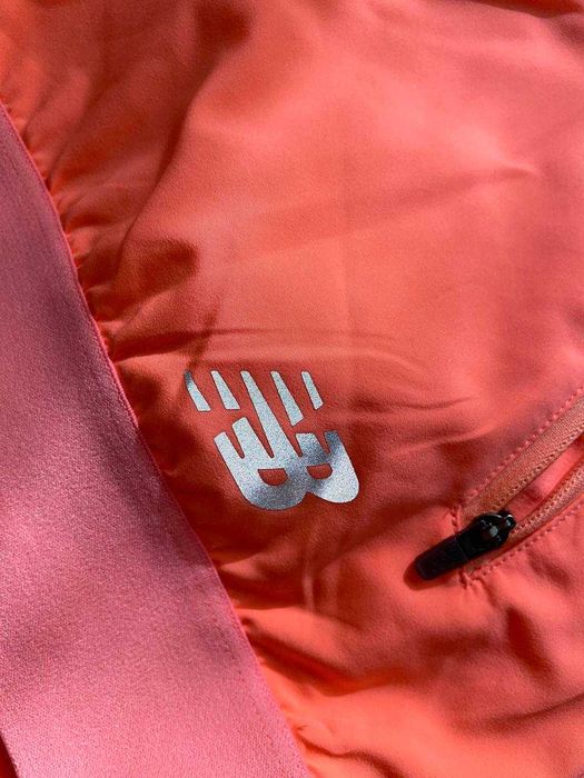 Вітровка жіноча New Balance неоново-морквяна