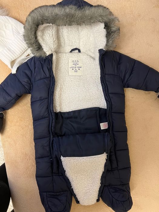 Продам зимний комбинезон 0-3 мес